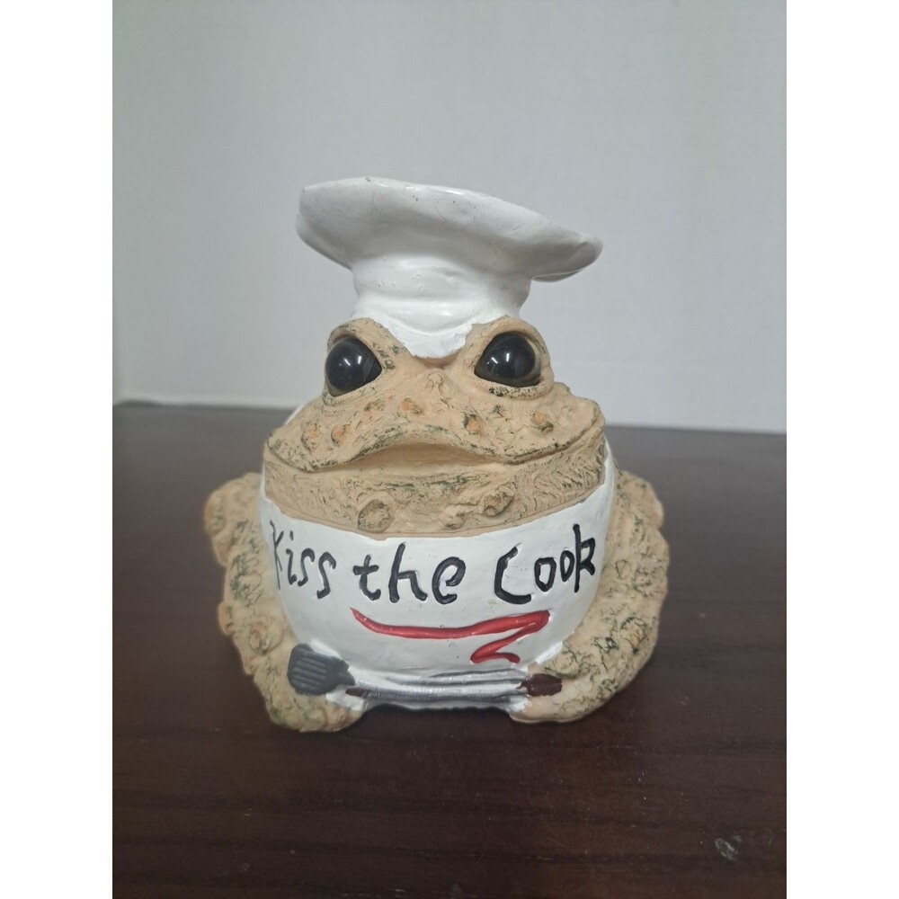 2007 Homestyles Toad Hollow Kiss The Cook Toad Light Color Resin Figurine